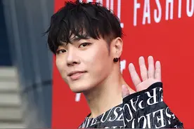 韩国男歌手辉星在公厕晕倒 现场发现多个注射器图片
