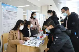 首场！2020“留在上虞”大学生专场招聘会正式开启：百企虚位以待 虞籍学子燕归巢图片