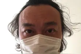 陈奕迅久违晒自拍口罩遮面 暖心鼓励：乌云会散去图片