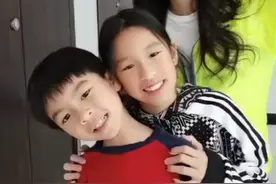 张庭带一双儿女跳舞尽显少女感 母子同框却似姐弟图片