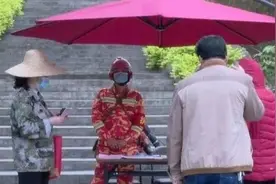 市民到南宁五象岭祭扫私坟被设卡劝返，上山道路已围挡图片