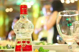 白酒行业迎来首轮涨价，业内：控价意义大于涨价意义图片