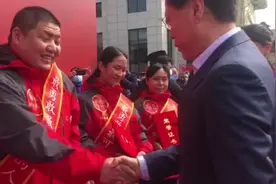 淄博援鄂医疗队回家，市委书记发荣誉证书视频封面