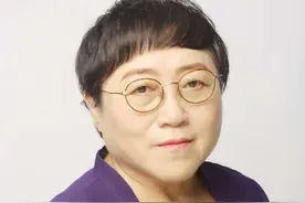 影视剧里的亲热镜头能让小孩看吗？李银河：如何给孩子最好的性教育图片