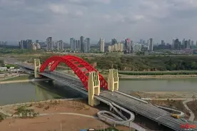成都单跨跨径最大桥梁——天府新区天保湾大桥通车图片