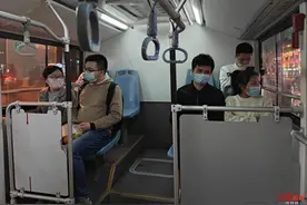 成都夜生活重启！28条夜间公交全面恢复，乘坐的市民多吗？图片