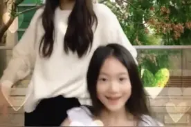 李小鹏女儿近照 奥莉和妈妈跳舞淑女范十足图片