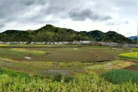 陕西安康市平利县乡村田园八角庙 山溪水韵秋河源图片