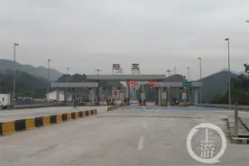 G75兰海高速新玉收费站开通 去鱼洞多了条路图片