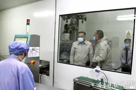 董事长带队现场办公，鲁抗医药“走动式”管理推动项目满产达效图片