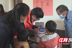 湖南武冈市：举行“一老一小”关爱服务活动图片
