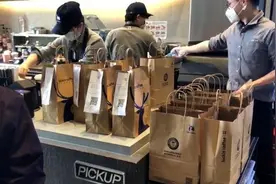 实拍瑞幸爆单：一单十几杯，有人免费喝