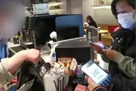 探访瑞幸门店：服务器无响应，顾客点单难