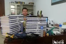 一看到警察，就马上忍不住想到他，就忍不住想多看几眼……忍不住想流眼泪……图片