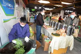 杭州农贸市场现炒现卖龙井茶图片