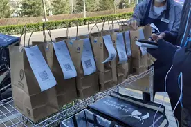 现场图文｜挤兑式消费致瑞幸门店爆单，有单店大半日卖出千杯图片