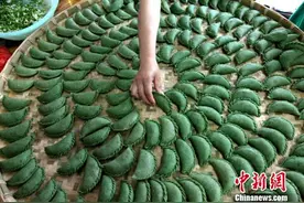 清明习俗知多少？门户插柳祛疫鬼 踏青放风筝图片