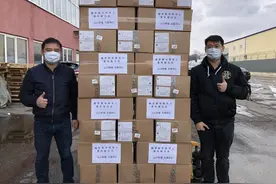 俄罗斯华侨华人青年联合会向中国留学生捐赠防护服图片