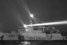 越南渔船撞中国海警舰后沉没，8人被移交越方图片