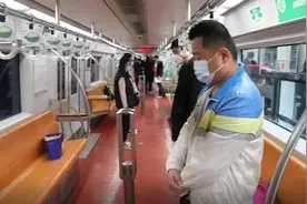 10时整，北京地铁停车鸣笛3次图片