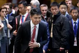 刘强东卸任京东法定代表人、执行董事视频封面