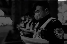 默哀三分钟 成都交警致敬逆行英雄图片
