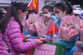 核工业四一六医院17名援湖北医疗队凯旋图片