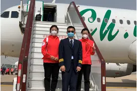 接援助湖北英雄回家的机长吴峰：想带孩子去看一看春天图片