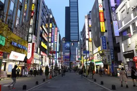 日本卡拉OK制定重启标准：两人距离需超2米 唱歌必须戴口罩图片