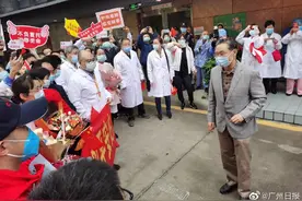 钟南山院士迎接驰援武汉医护人员平安归来图片