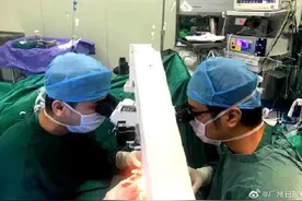 男子砍猪骨不慎砍断手 4名医生12小时接力接上断掌图片
