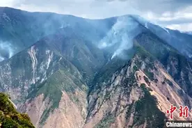 四川九龙县“4·1”森林火灾启动地空协同扑救 明火基本扑灭图片
