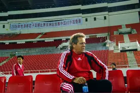 津媒：国足前主帅阿里汉也正在隔离，其女婿曾确诊现已痊愈图片