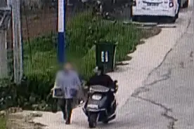 恶心！江西一男子屡次朝女性面部吐口水被抓，患有新冠肺炎？视频封面