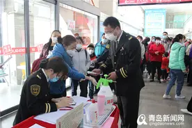 疫情后首班直通景区旅游大巴从交运汽车总站发出图片