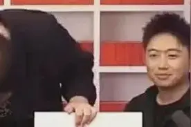 罗永浩鞠躬致歉，露出秃了的头皮：中年男人谢顶还有救吗？图片
