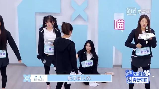 完形填空：从90年代火到21世纪的是____的长裙和____的头发
