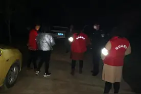 滁州南谯区黄泥岗镇：夜间治安巡逻点亮“平安灯”图片