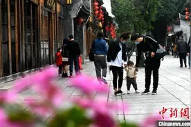 福州：清明踏青赏花享春光图片