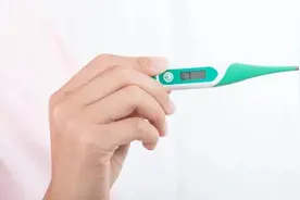 女子赴美探亲回国后确诊！首发症状特殊，大便次数增加，未引起重视图片