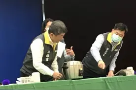 陈时中现场干蒸口罩8分钟 戴了大赞：热热的不错图片