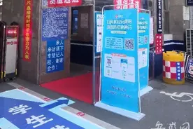 宣城二中校门口装了红外测温仪 高三年级27个班分成54个班图片