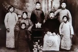邱毅忆“反独大将”郝柏村图片