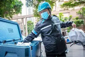 “没有天生的英雄，有的不过是挺身而出的普通人”图片