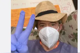 “钢铁侠”口罩戴反，写拼音致谢中国粉丝图片