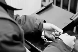 “期货交易平台”的所有交易都是模拟出来的！男子投资53万结果全亏了图片