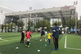 现场｜疫情下的足球青训：孩子、家长和教练，他们都在坚守图片