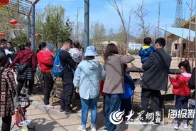 清明小长假，动物园人气爆棚图片
