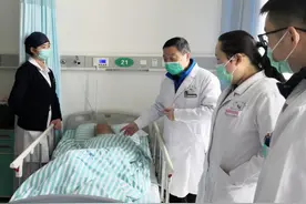 臀部肿物跟随九旬老太10余年！安医四附院帮她“甩包袱”图片