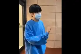 蔡徐坤让接机粉丝不要群聚怎么回事？蔡徐坤还说了什么 蔡徐坤为什么翻红图片